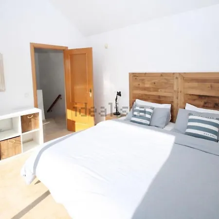 South Faced 4 Bdrm Townhouse With Pool In Holiday home Marbella