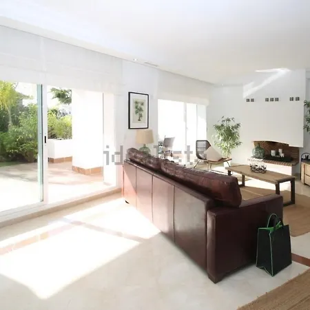 South Faced 4 Bdrm Townhouse With Pool In Holiday home Marbella